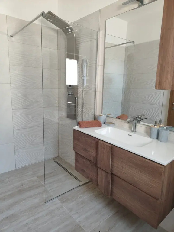 Apartment With Pool in Karlobag