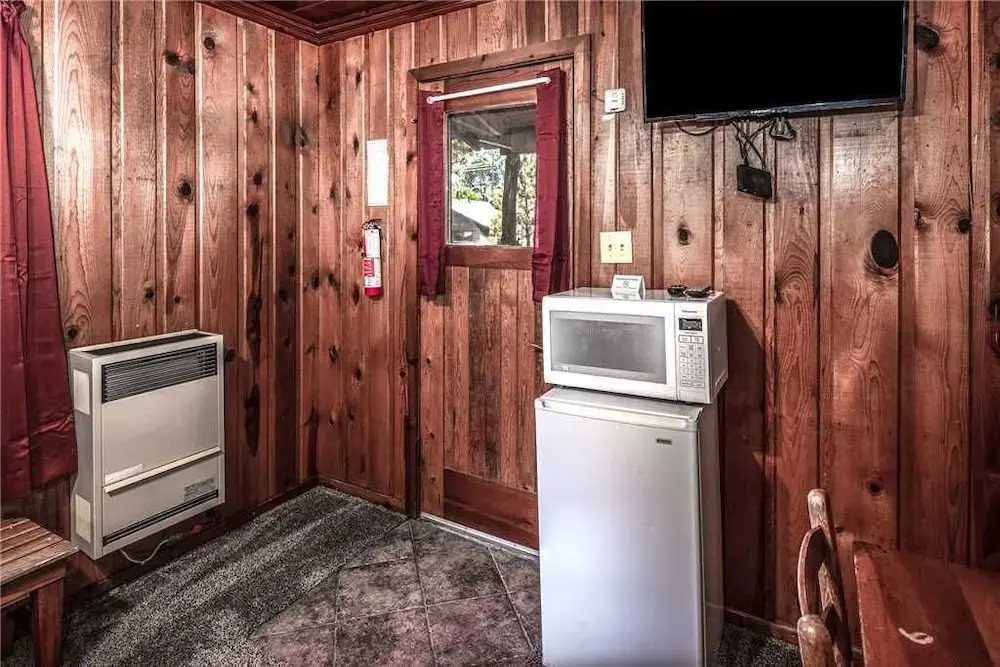 Apache Village 5, Queen Bed, Midtown, Sleeps 2