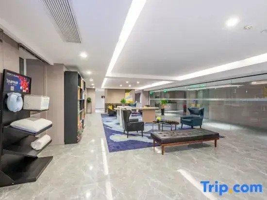 Homeinn Selected Hotel (Urumqi Convention Wuyue Plaza)