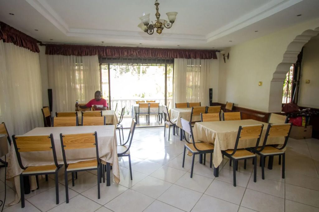 Tiptone Hotel