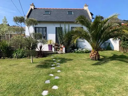 Maison de charme avec jardin clos, terrasse, WIFI à 60m du Port de Perros-Guirec - FR-1-368-79