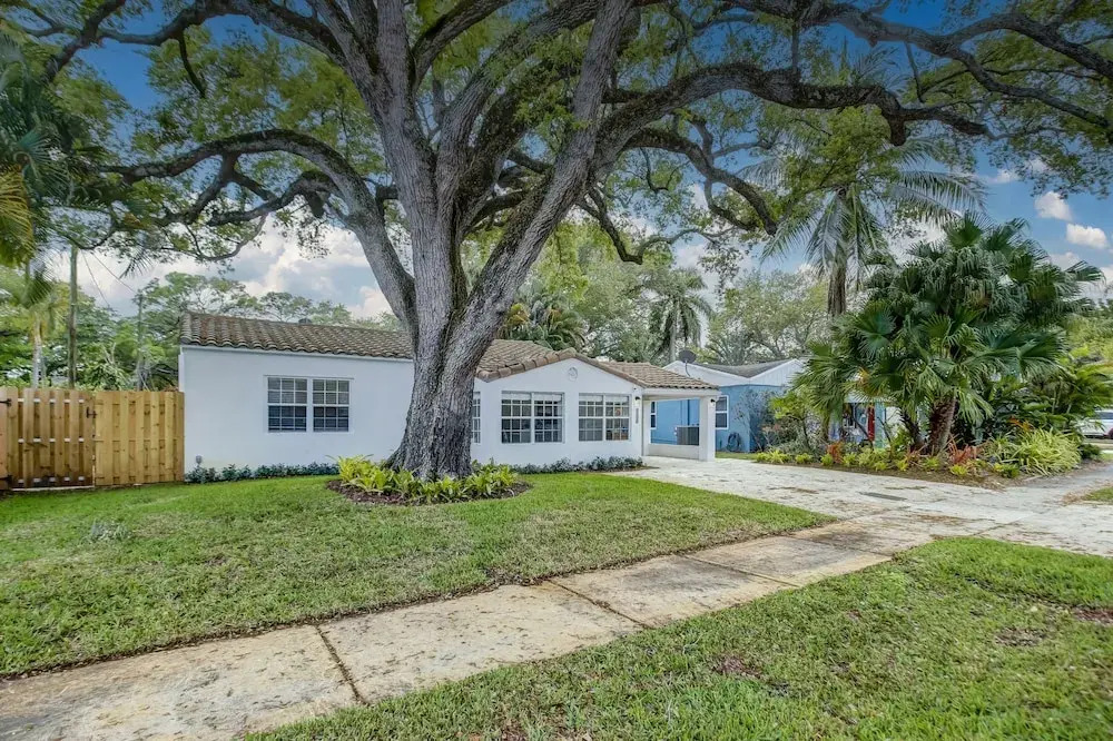Madrina's Cozy 3BR-1BA Spacious Backyard