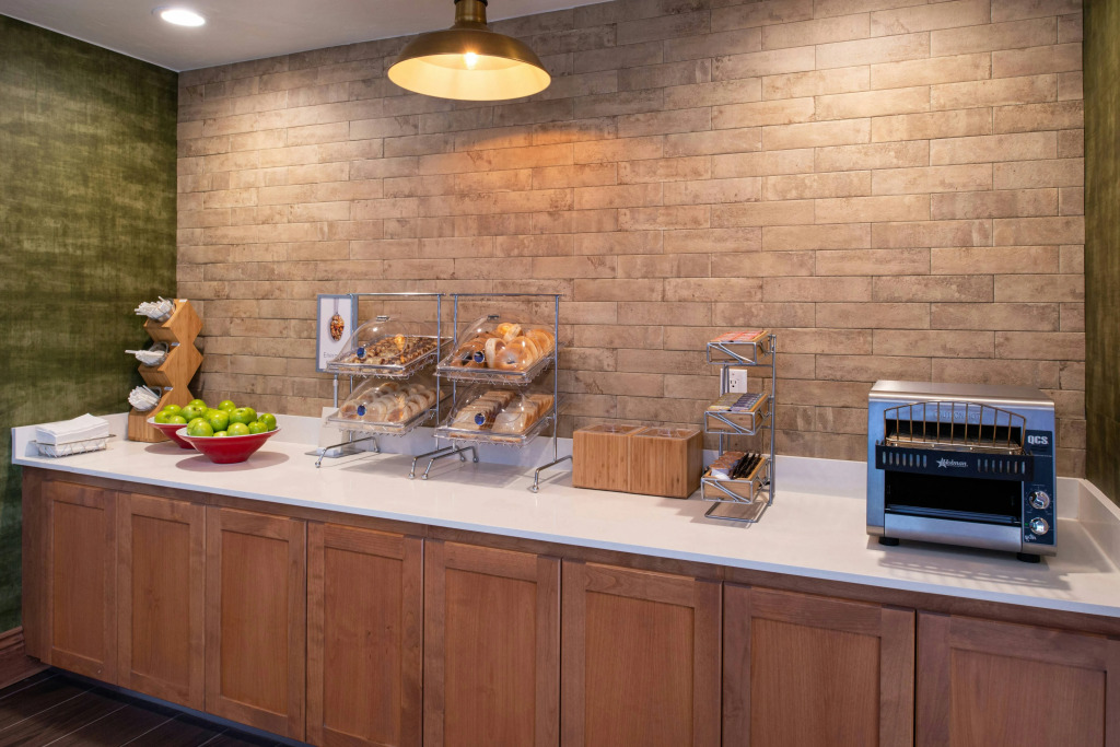 Fairfield Inn and Suites by Marriott Bakersfield Central