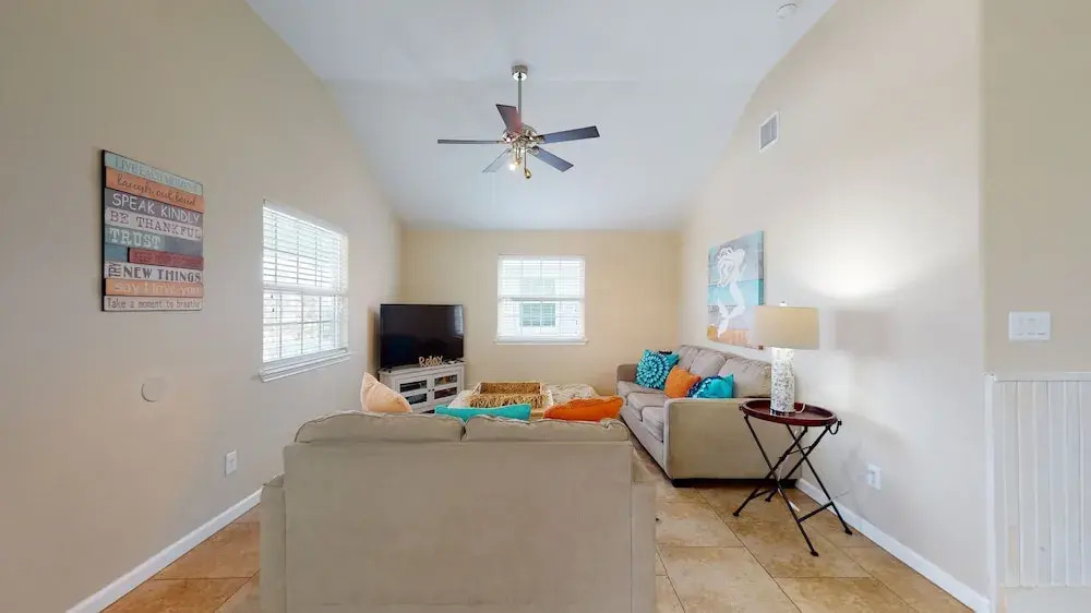 Vixen's Studio Bedroom Home