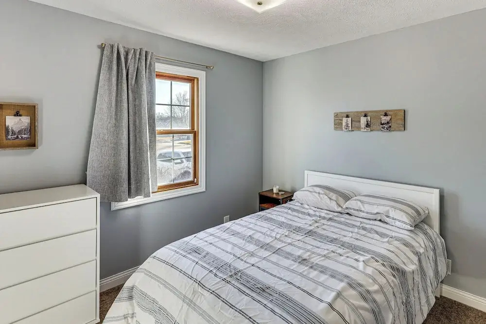 Spacious & Family Friendly! Lincoln Home w/ Deck
