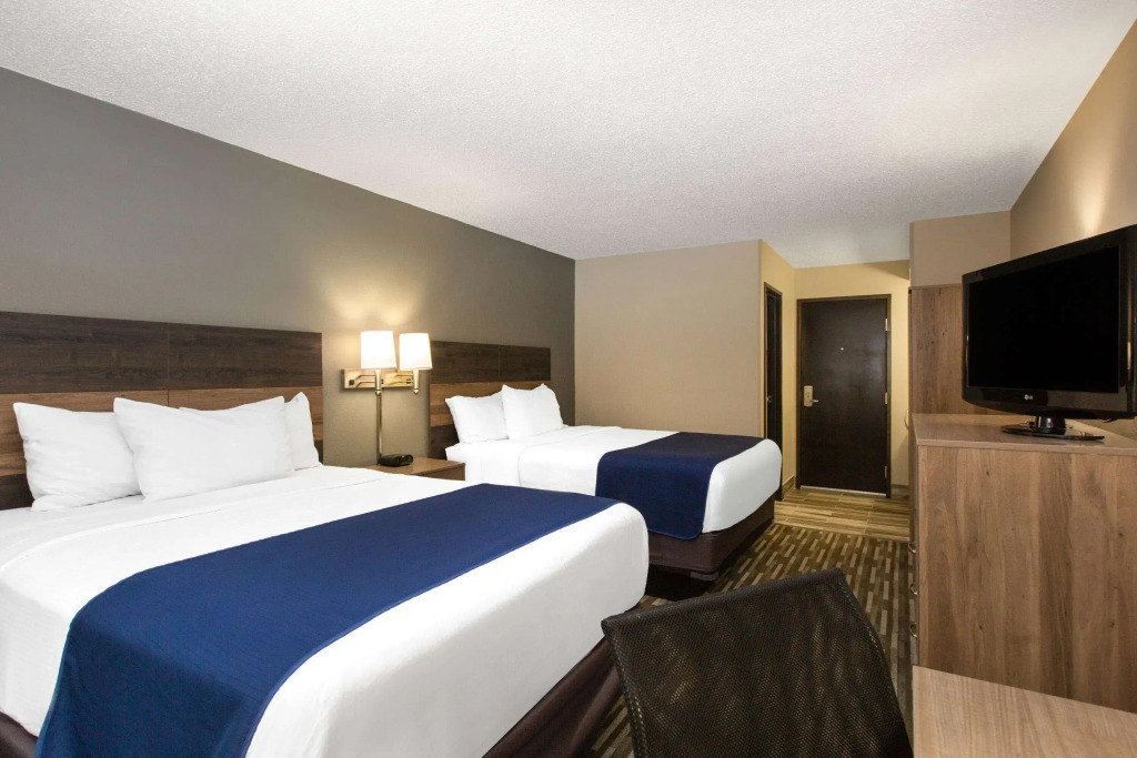 Days Inn & Suites by Wyndham Wisconsin Dells