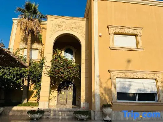 Saudi Chinese home