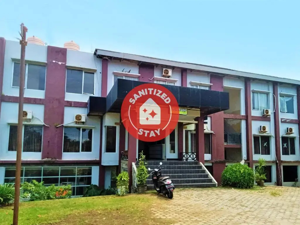 OYO 91876 Hotel Putri Gading 2