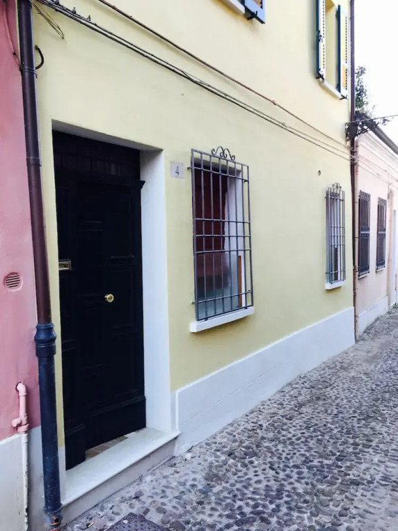 Gold Apartment