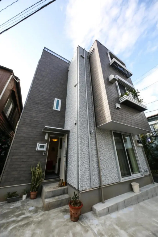 North Cottage Studio Apartment with private entrance