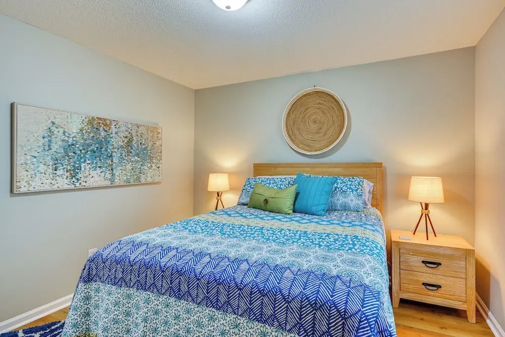 High Point Townhome w/ Patio, 1 Mi to Main Street!
