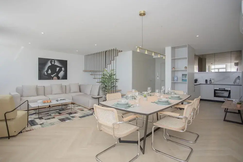 Liiiving - Luxury Beachfront Apartment V