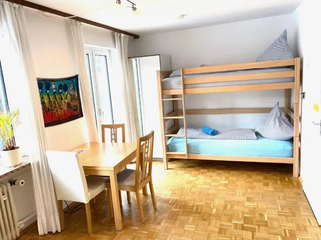 Gemütliches Privatzimmer / Garten / in geteilten Haus / nahe München Zentrum