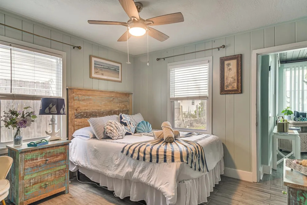 Near Beach & Corey Ave! Walkable Snowbird Escape