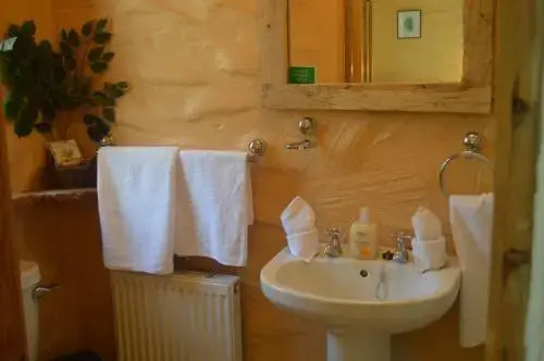 Lissyclearig Thatched Cottage