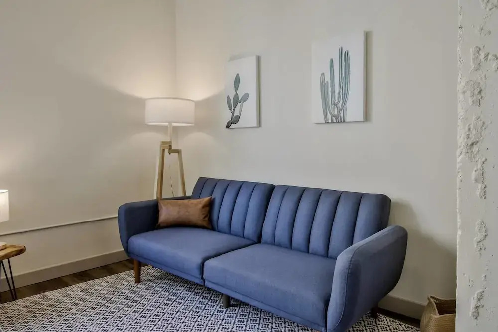 High End Old Town Loft + Pool + Clubhouse