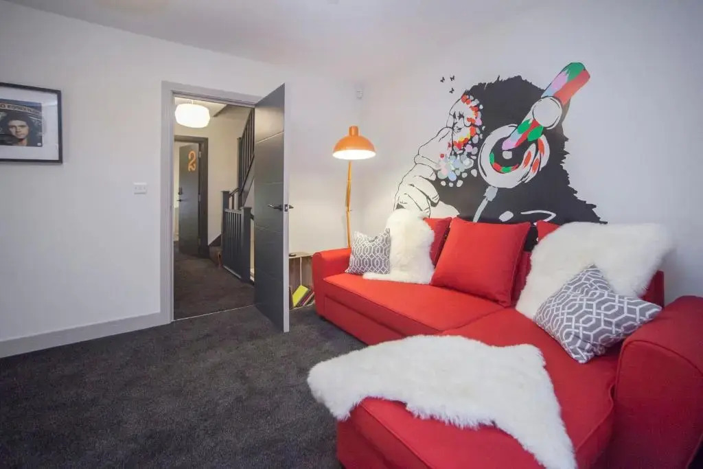 higgihaus #3b 2-3 Bed Small Groups Hip Location Sleeps 4-8