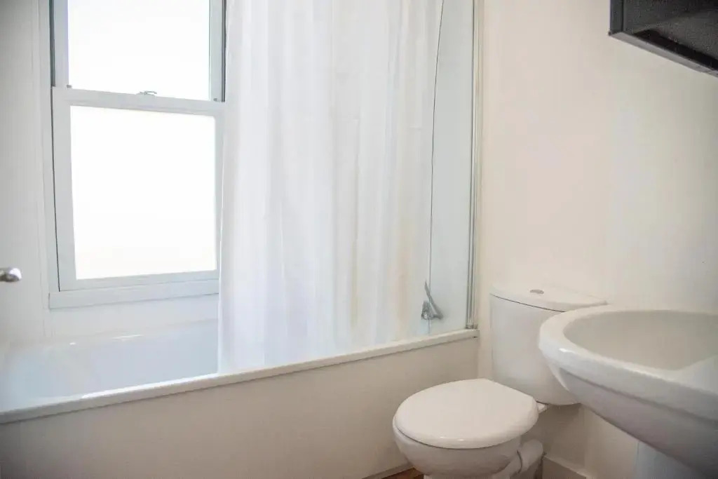 Stunning Designer Bedroom - Private Ensuite - Room 1