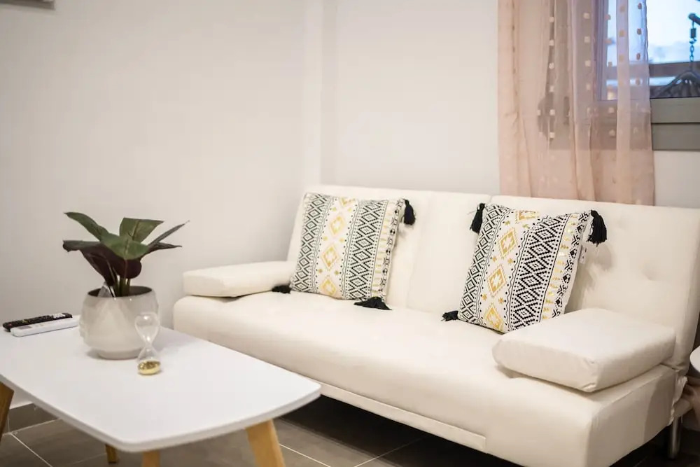 Filiatra Welcoming Hideaway - A Cozy Urban Escape
