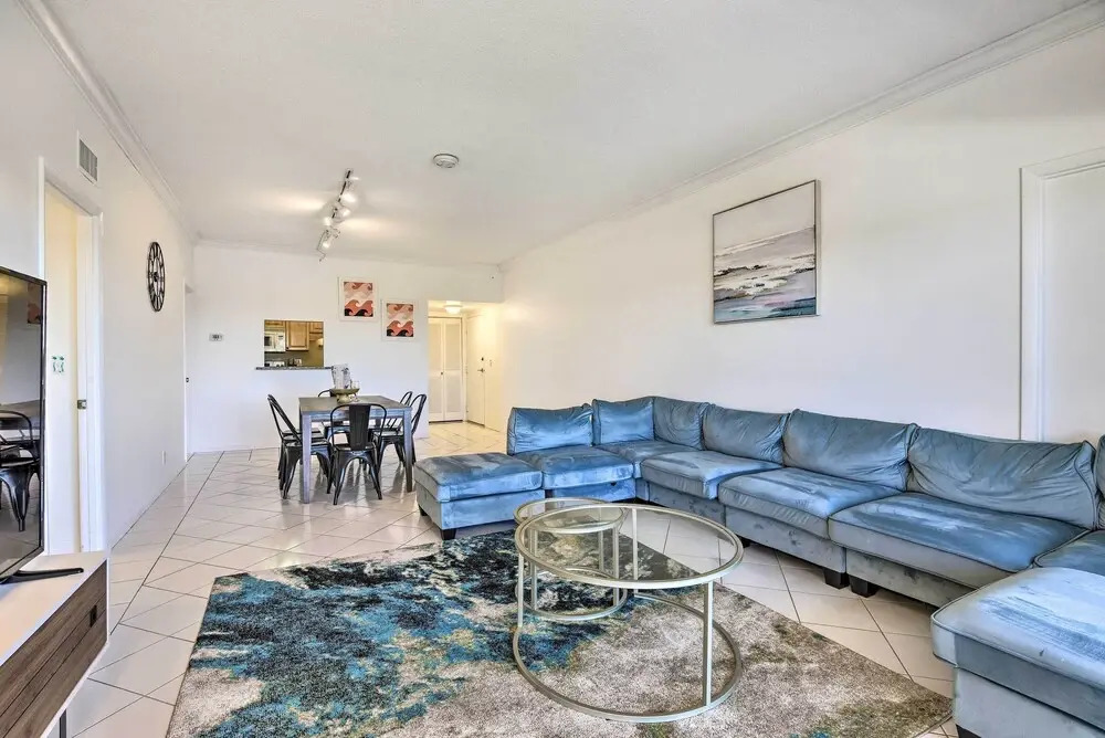 < 1 Mi to Siesta Key Beach: Condo w/ Pool