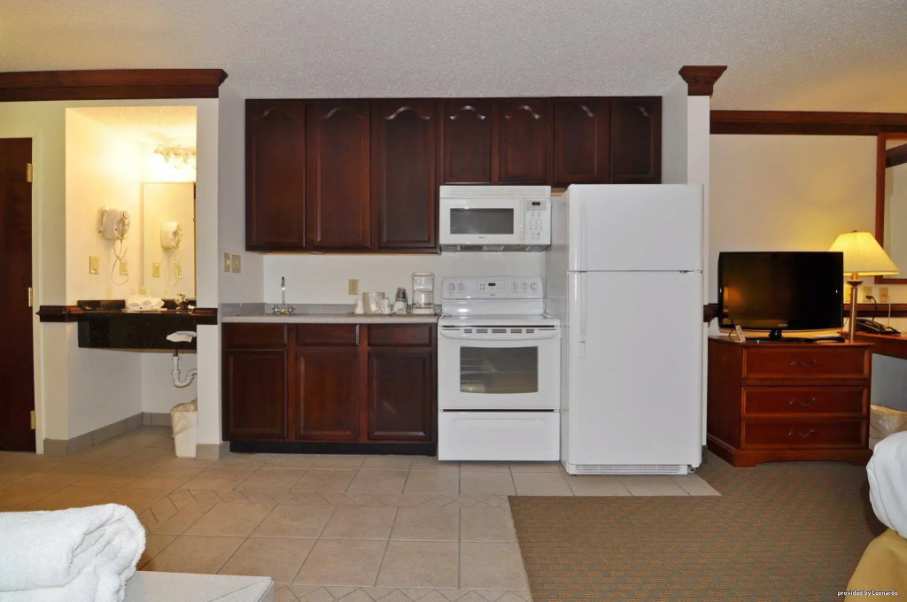 Best Western Plus South Hill Inn