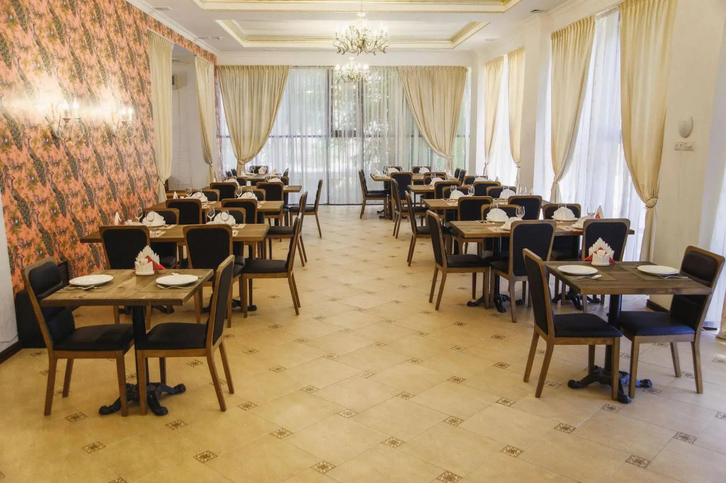 Promenade Park Hotel