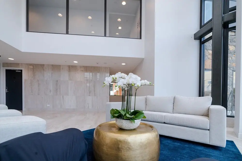 Ivory Newmarket Top Level Modern 2 Bd Apt