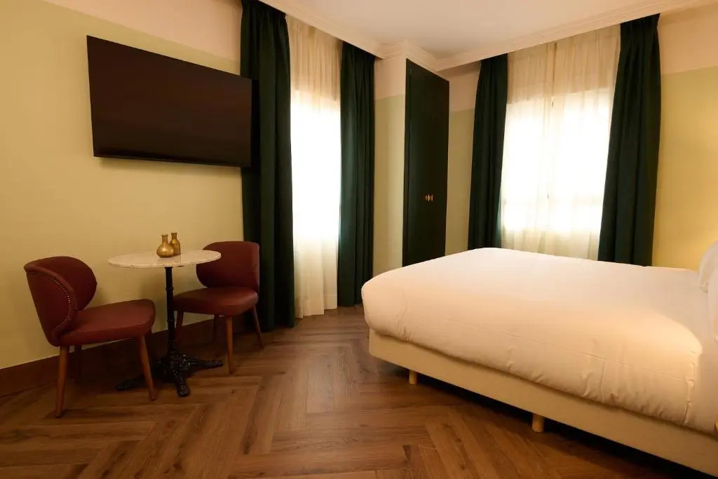Honest Granada Hotel