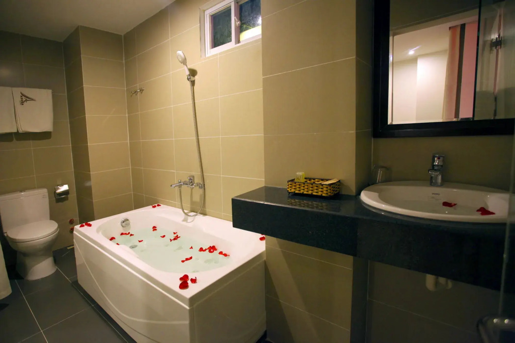 Azura Hotel