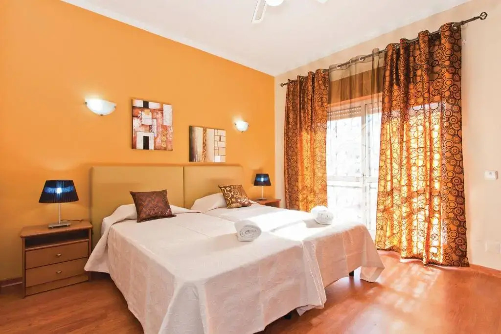 Spacious Retreat with Prime Location, Private pool, snooker, free AC Wifi