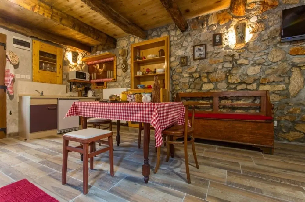 Peaceful Getaway in Polje with Garden