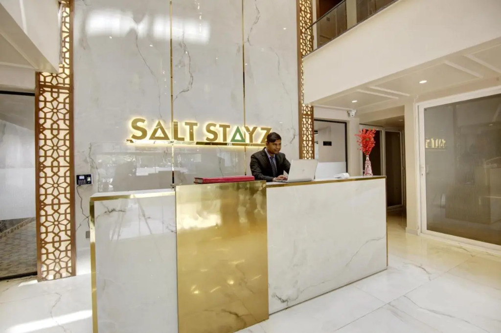 Saltstayz Premier - Near Golf Course Road & Sector 57