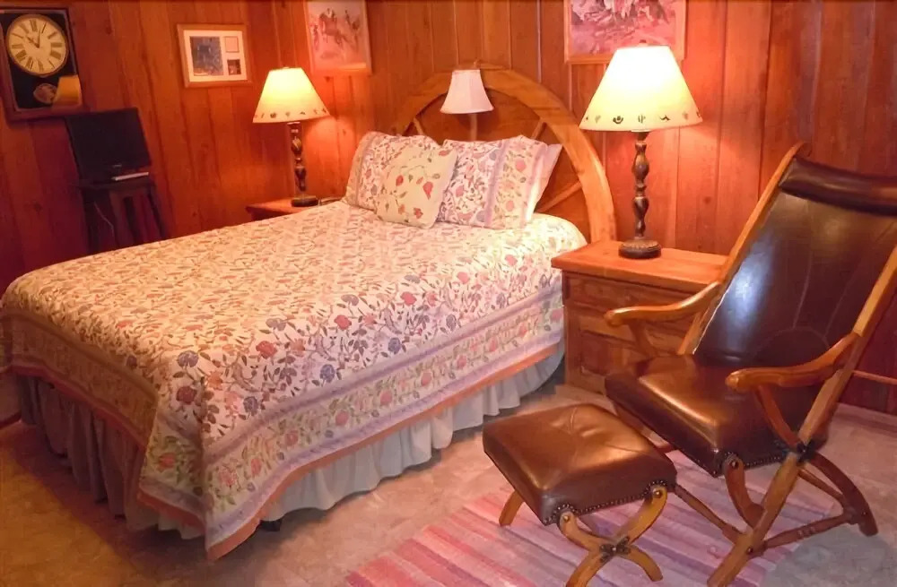Sam Hughes Inn Bed & Breakfast