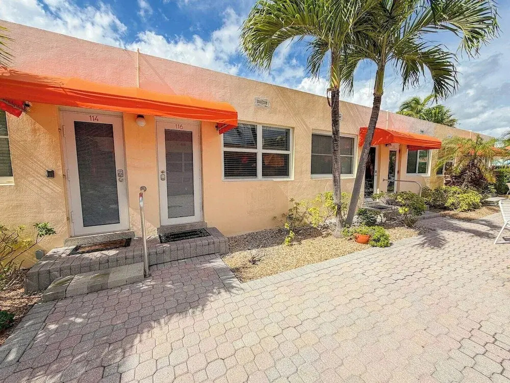 Exclusive Studio Steps to the Beach With Pool