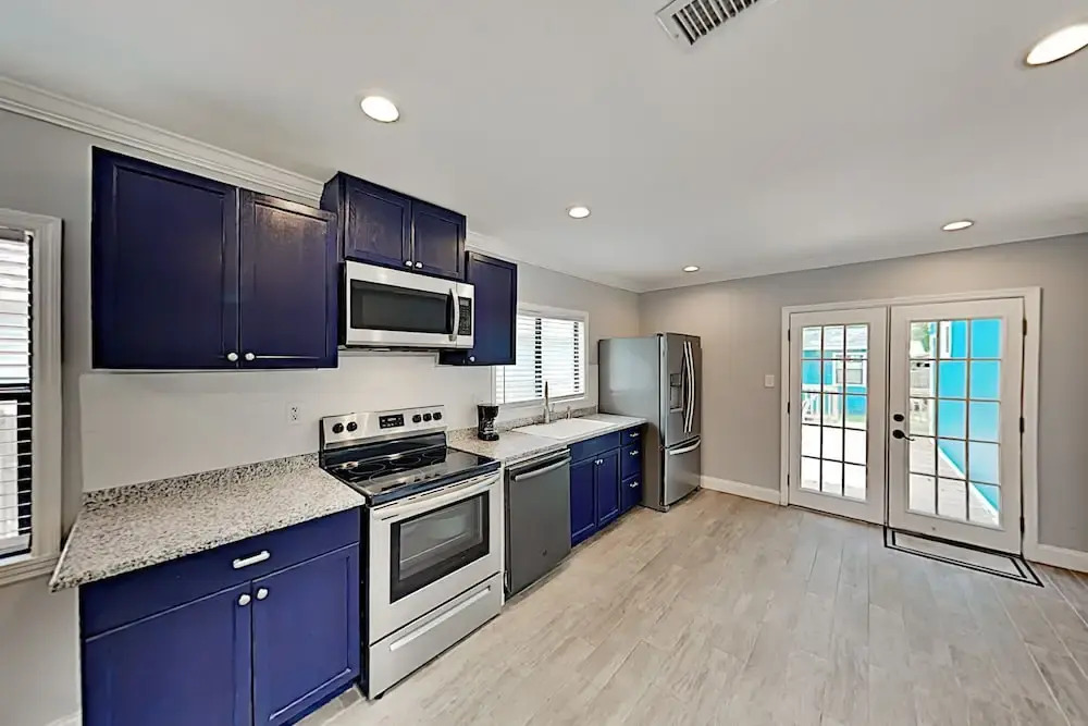 Lovely Old Seminole Heights With Grill & Deck 3 Bedroom Home