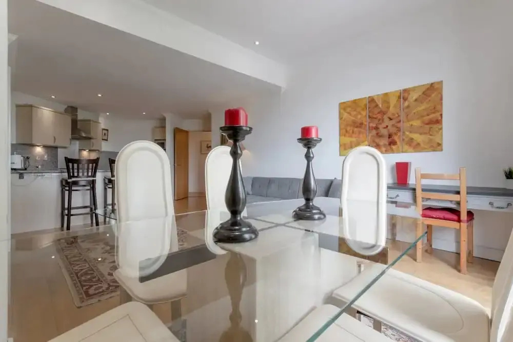 Large & Central 2BD Flat - Tower Hill