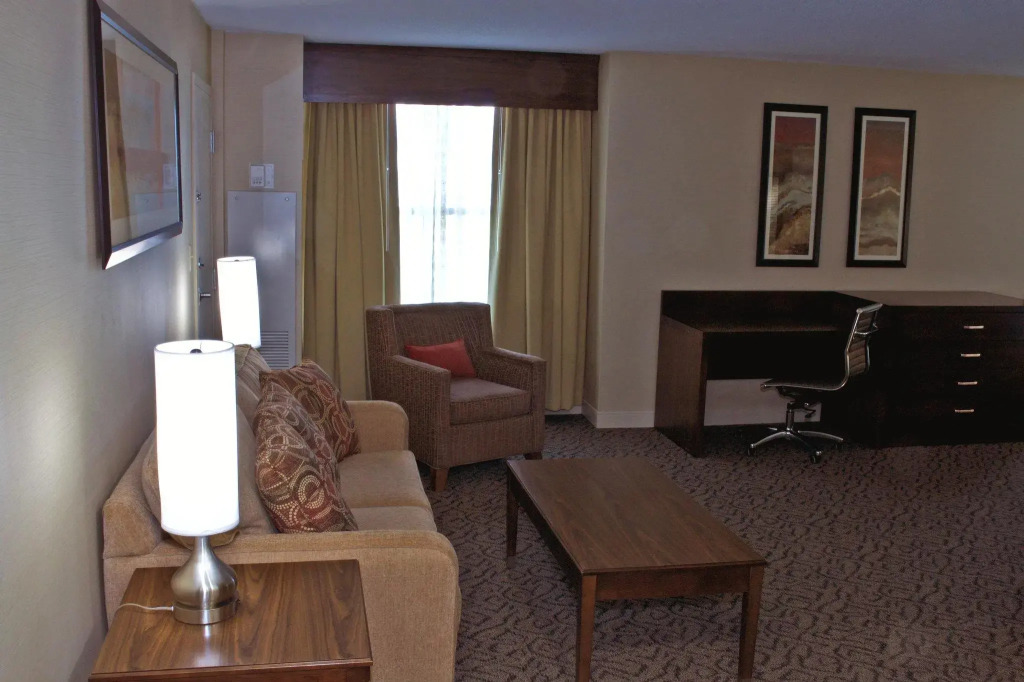 DoubleTree by Hilton Norfolk Airport