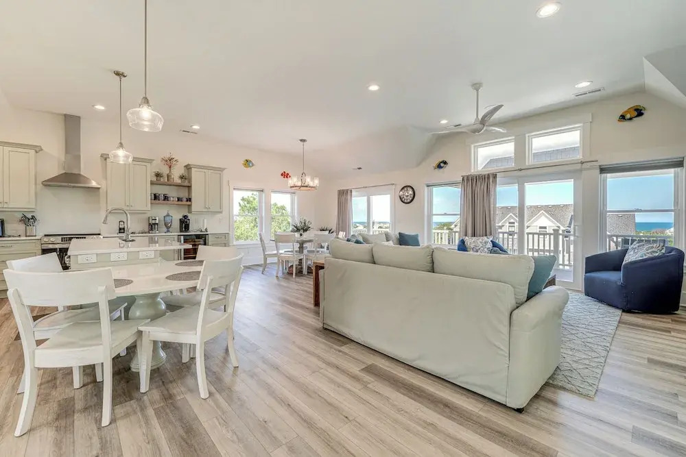 Walk to Beach: Southern Shores Retreat w/ Hot Tub