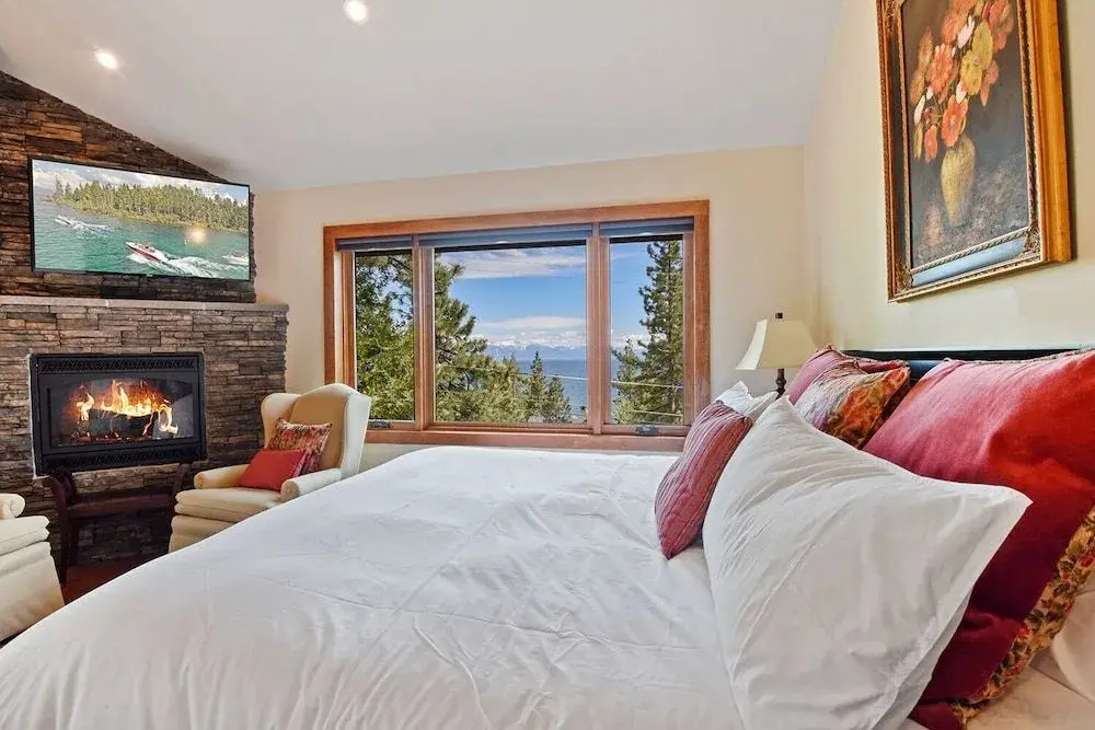 Luxury Mountain Retreat | Lake Views, Deck + BBQ | Pool Table & Chef’s Kitchen