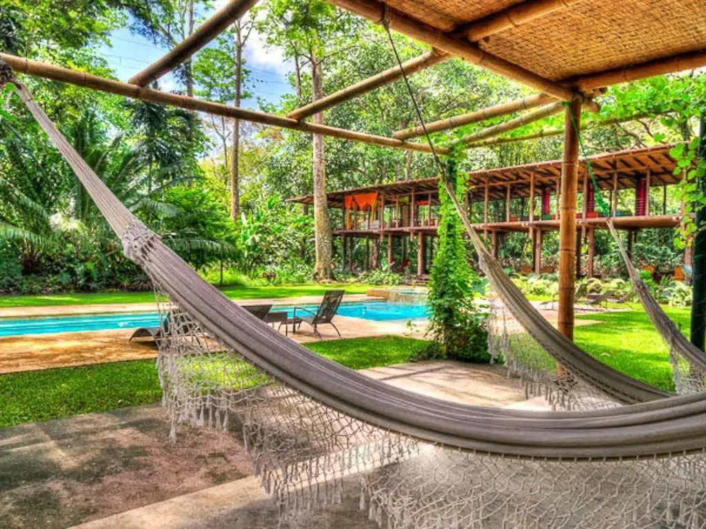 Iguana Lodge Beach Resort