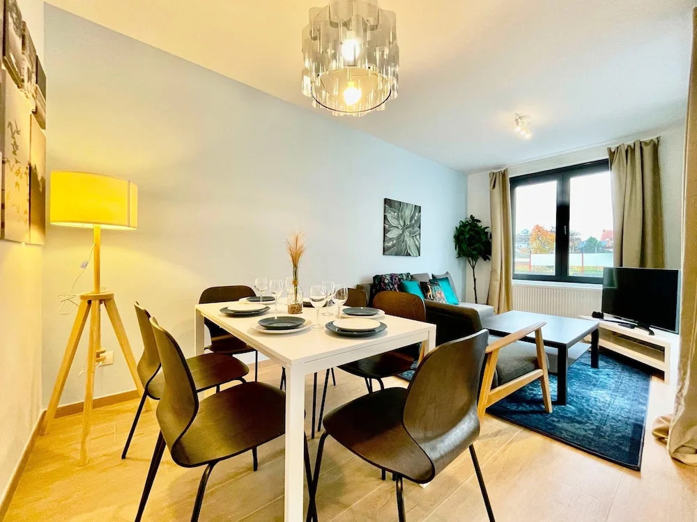 Luxury 2BR 1BA Near Fashion District by Oneluxstay