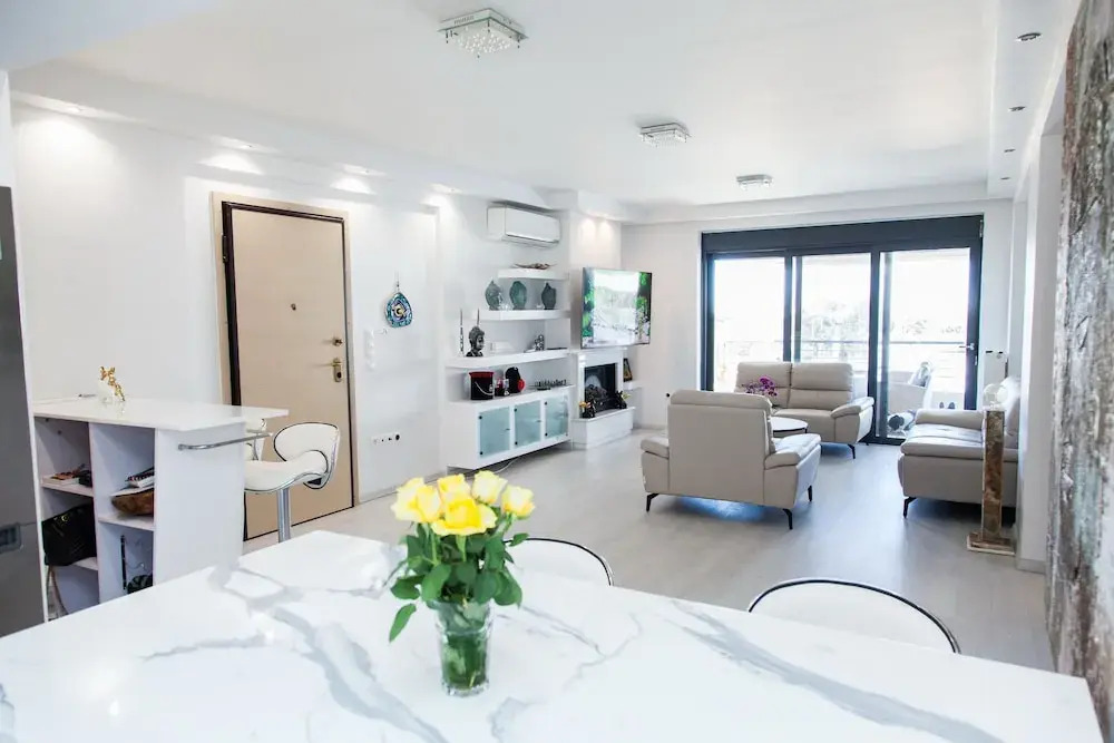 Luxury Apt in the center of Glyfada