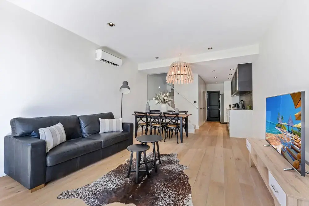 HomeHotel High-End 3 Bedroom Terrace with Parking