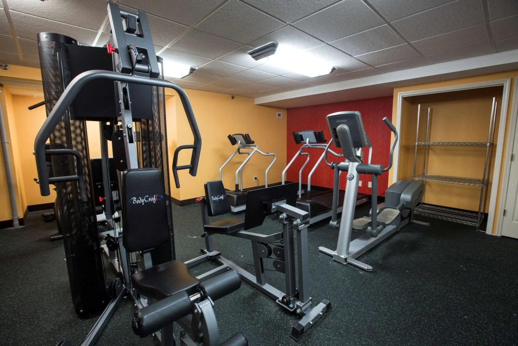 Travelodge by Wyndham Avenel Woodbridge