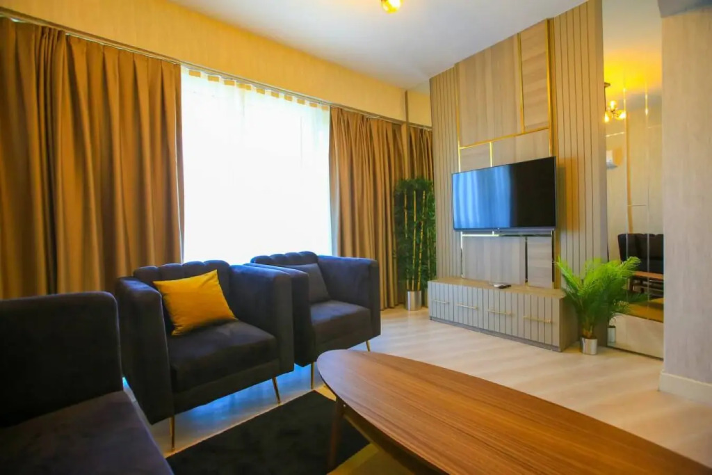1-B Luxury Apt near Mall of IST