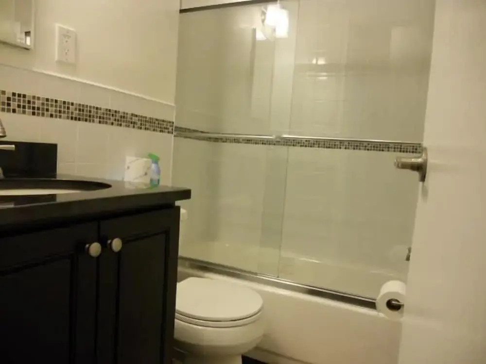 Midtown East 1BR Six DR27