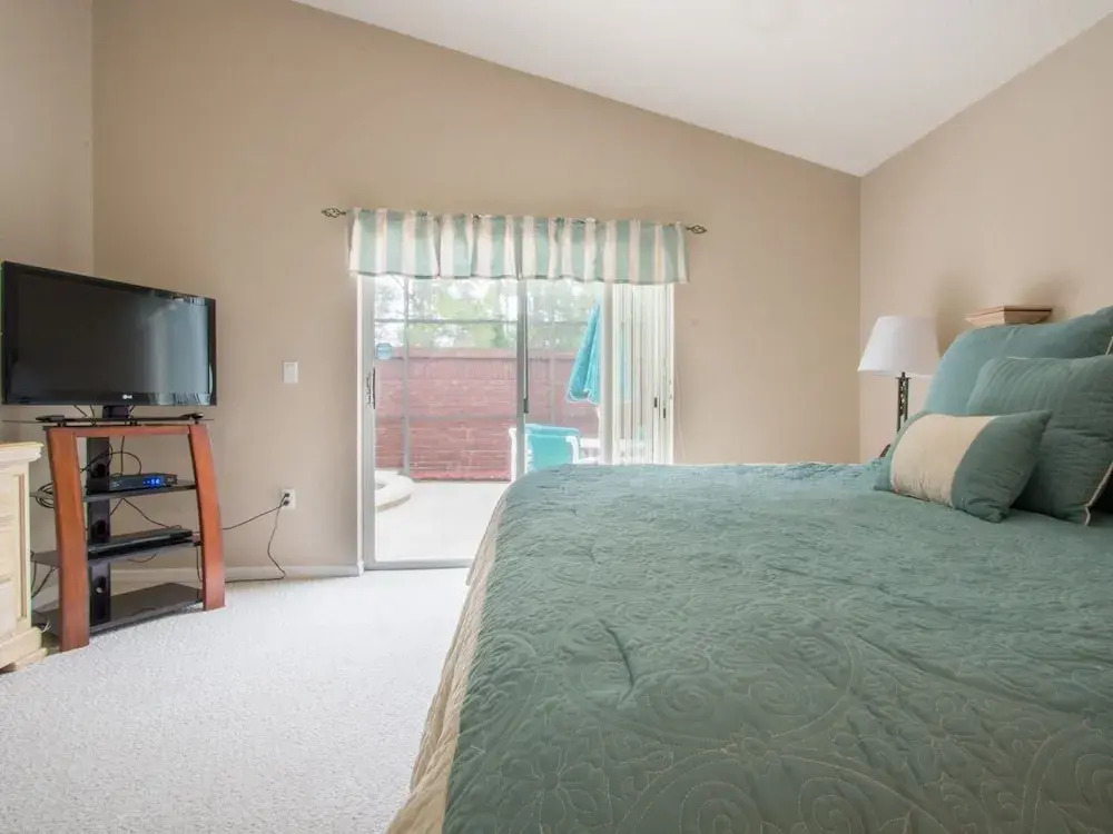 4 Bed 8065