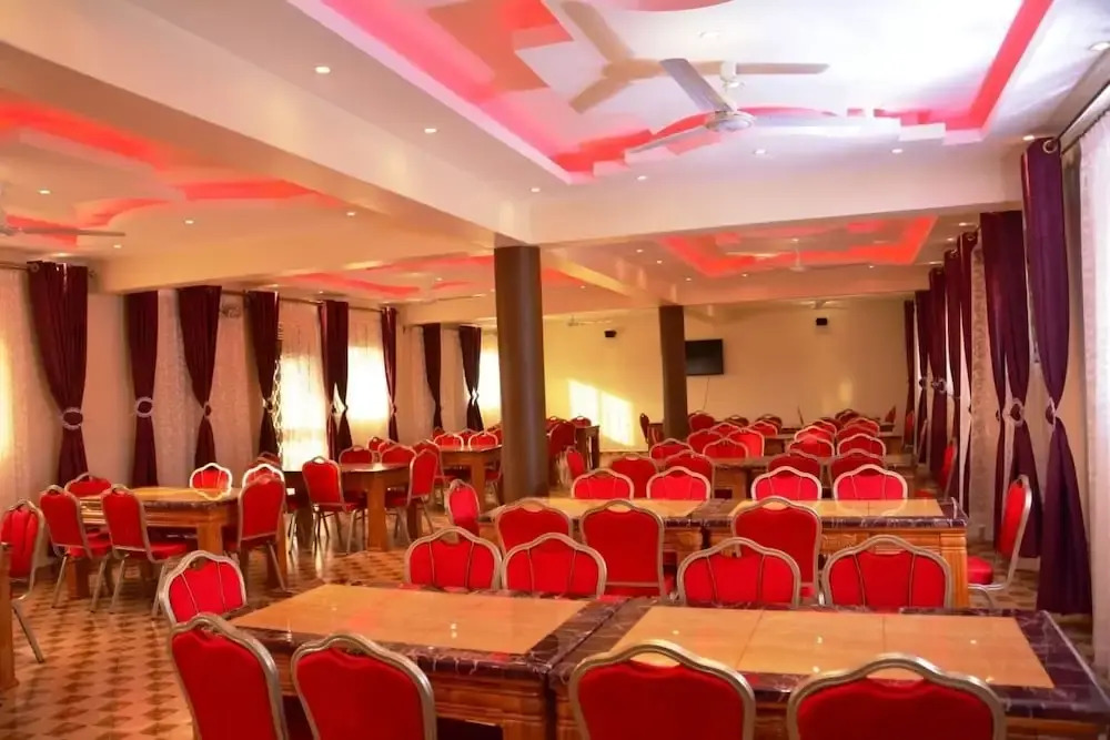 Mak-Queen Hotel