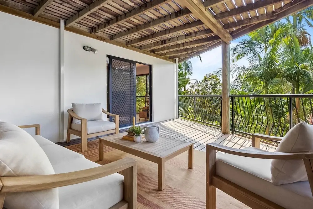 Beachside 4-bed Retreat With Study Nook & Views