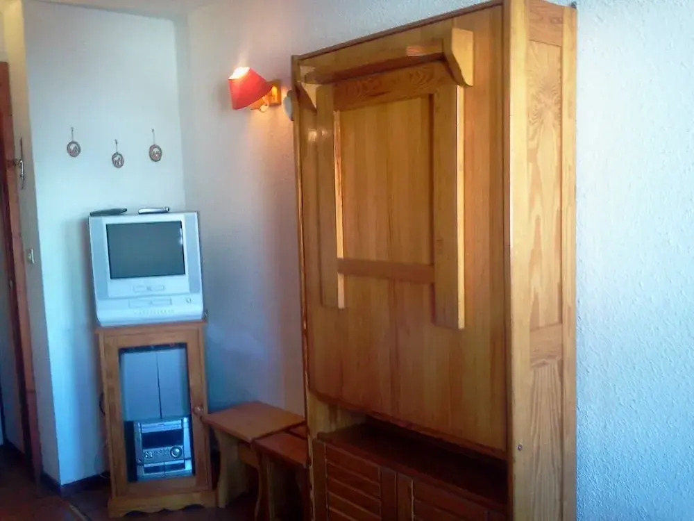 Lou Services Apartment CC128 LSI 001